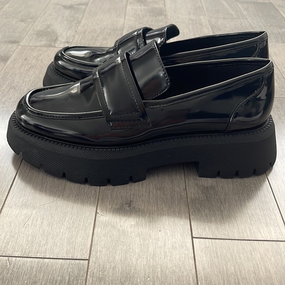 Zara Shoes - LUG SOLE LOAFERS